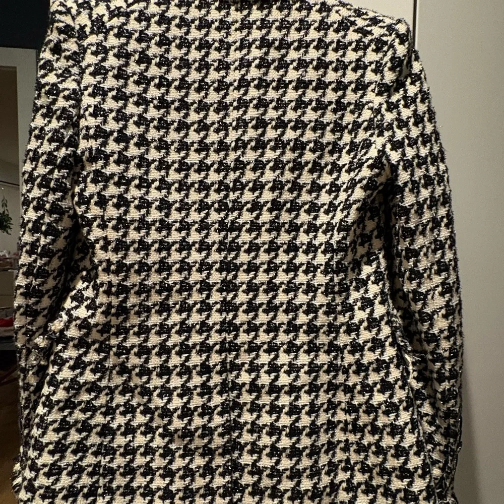 Veronica Beard Classic Houndstooth Blazer - Picture 5 of 10